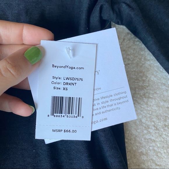 Beyond Yoga Black Long Sleeve Top NWT - Picture 2 of 3